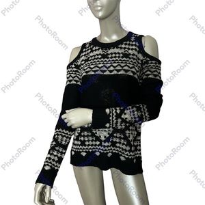 Oh MG cold shoulder sweater knit top Size Medium
